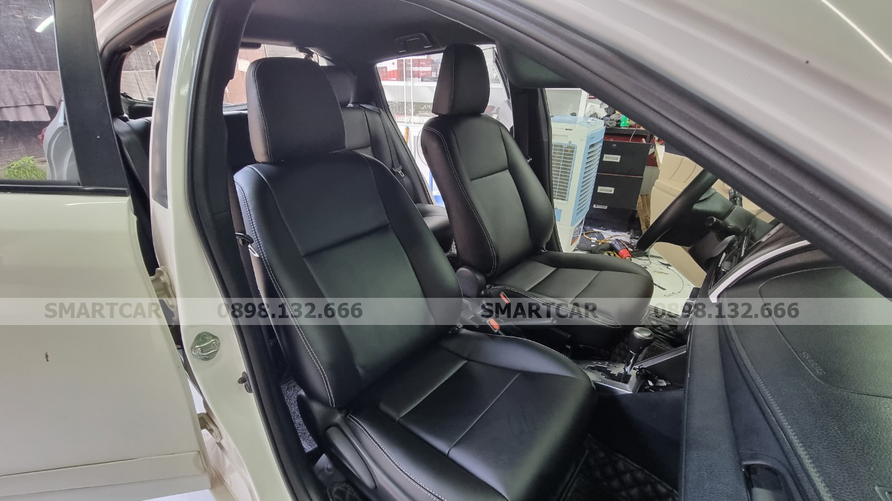 Bọc ghế da Toyota Yaris màu đen - hình 1